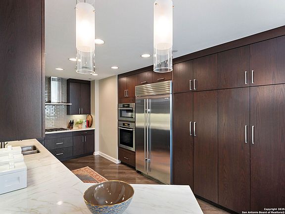 5th image of 4242 Broadway #303