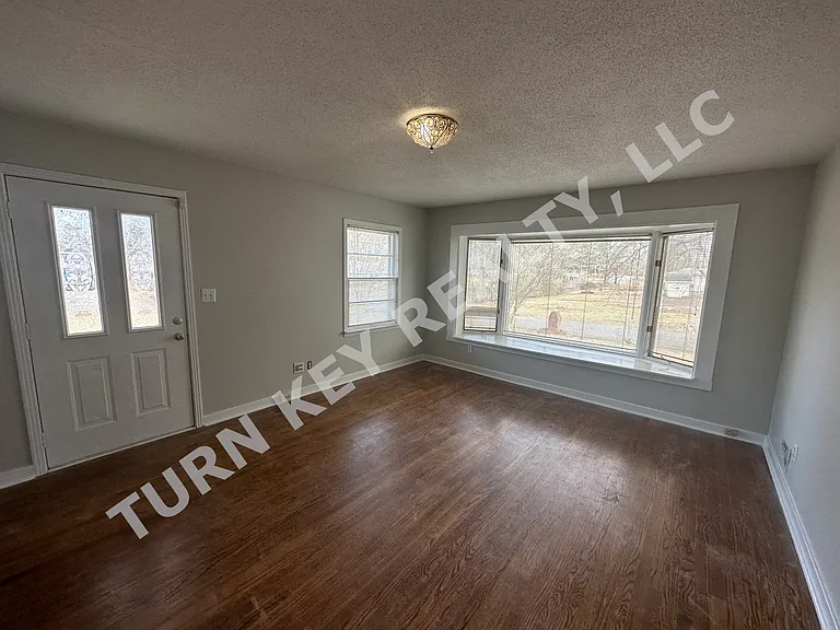 1218 Colonial Ave — Photo 3