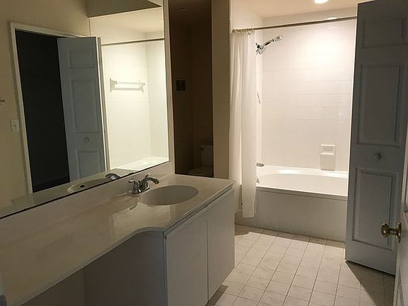 5th image of 3225 NE 184th St APT 10203