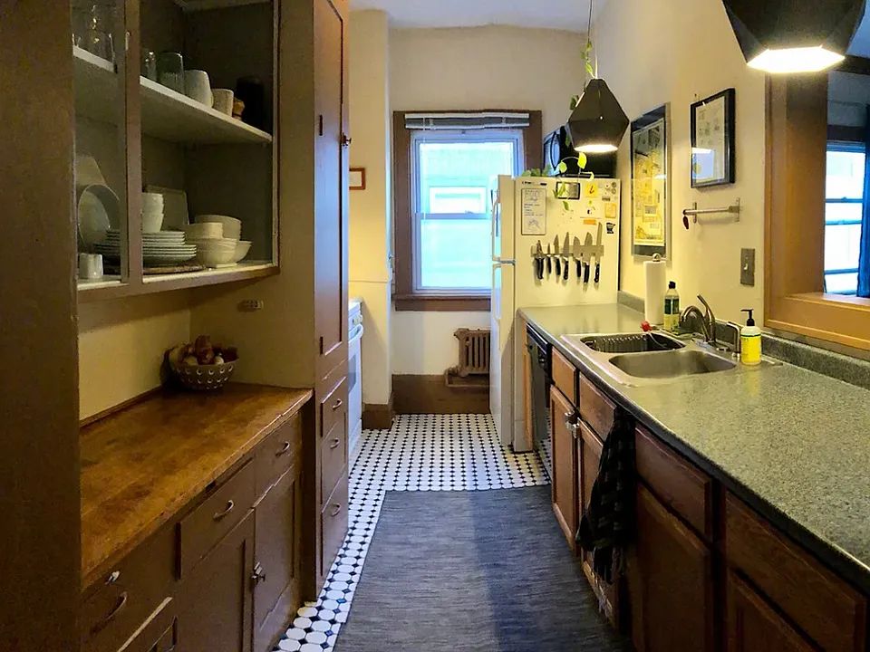 7 and 11 Apartments