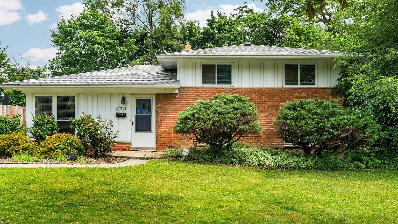 2204 Walter Dr photo 1