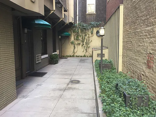 Rented by Metropolis Real Estate of Manhattan | media 25