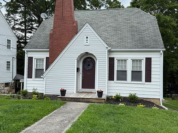 907 Woodlawn Ave