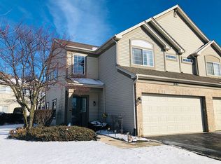 1047 Parkhill Cir, Aurora, IL 60502