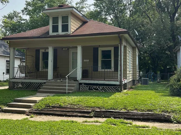 1203 S Stewart Ave, Sedalia, MO 65301