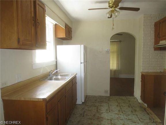 5th image of 1133 Trumbull Ave SE