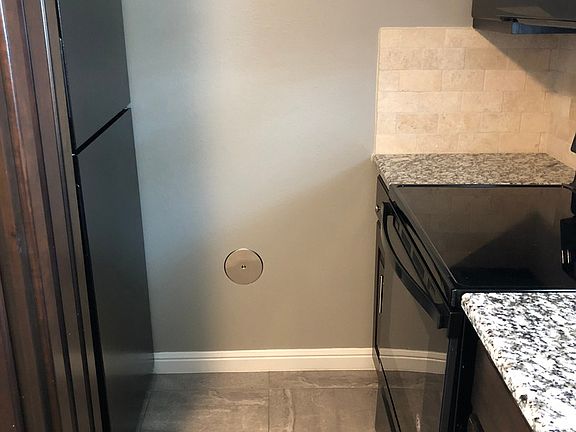 5th image of 100 W Oakdale St APT 301