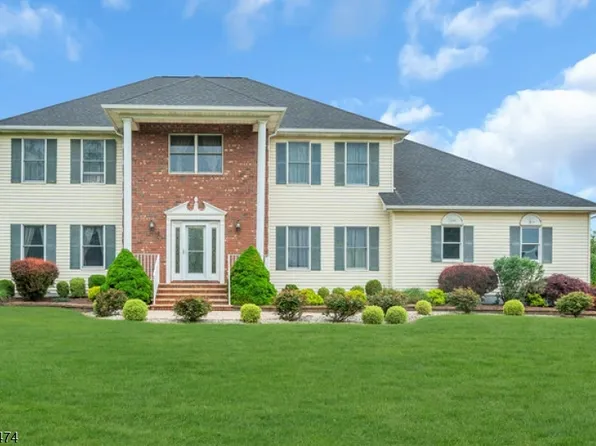 4 Harman Ct, Hillsborough Twp., NJ 08844