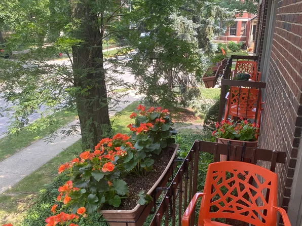 943 Pleasant St APT 2D, Oak Park, IL 60302