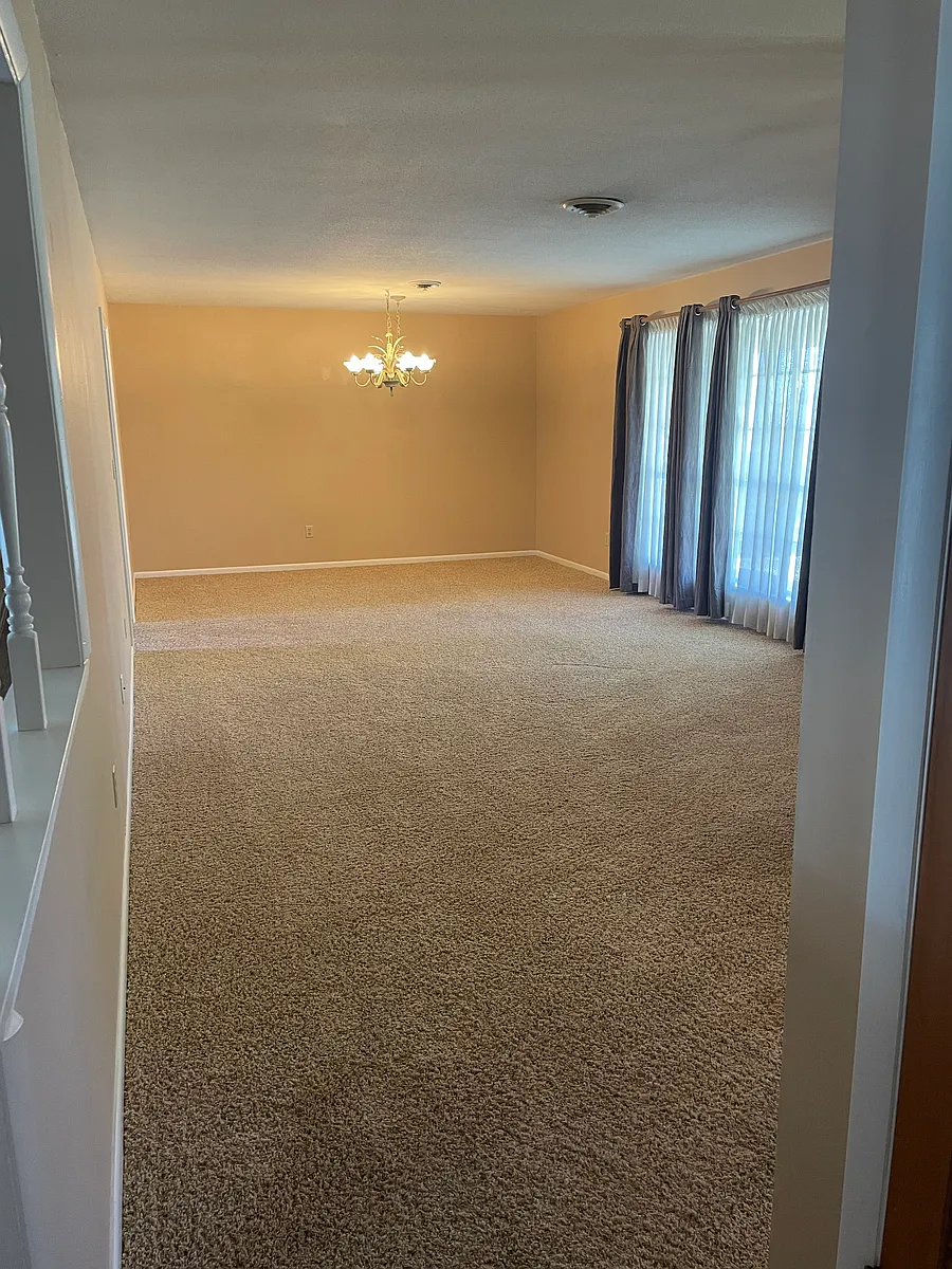 Living Room/Dining Room - 1614 W Ash St
