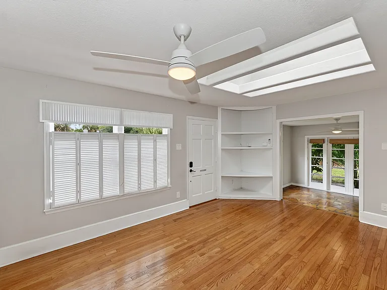 1010 Virginia Dr — Photo 13