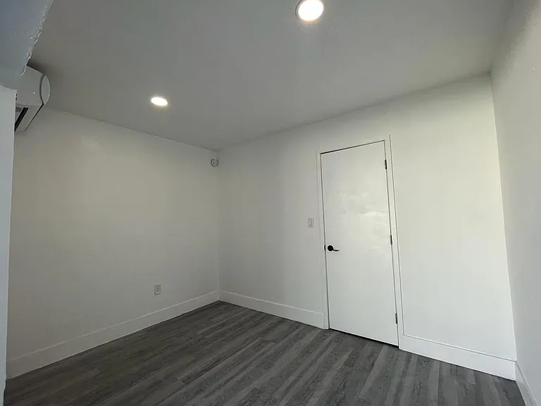 14280 NE 6th Ave #5 — Photo 7