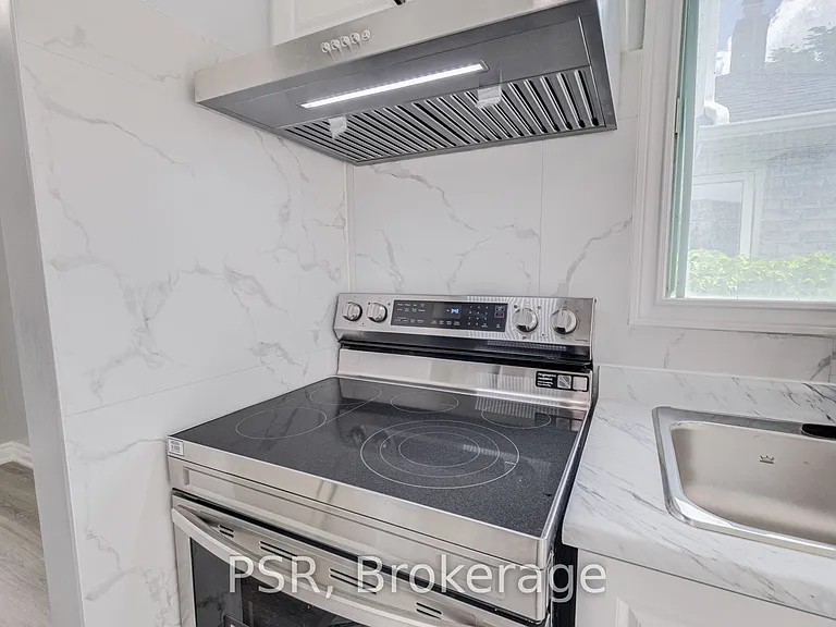 166 Adele Cres — Photo 25
