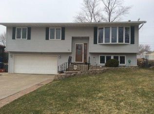 85 Maple Ct, Hebron, IN 46341