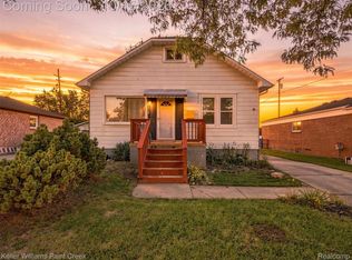27941 Gladstone St, Saint Clair Shores, MI 48081