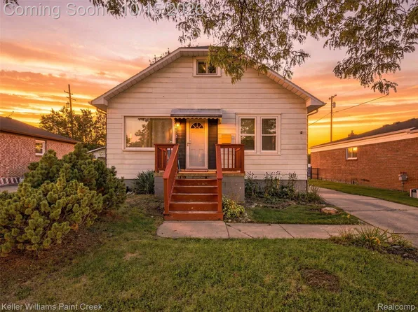 27941 Gladstone St, Saint Clair Shores, MI 48081