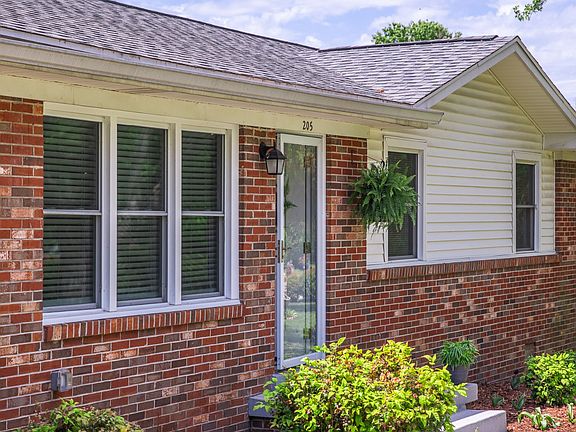 2nd image of 205 Oak Dr