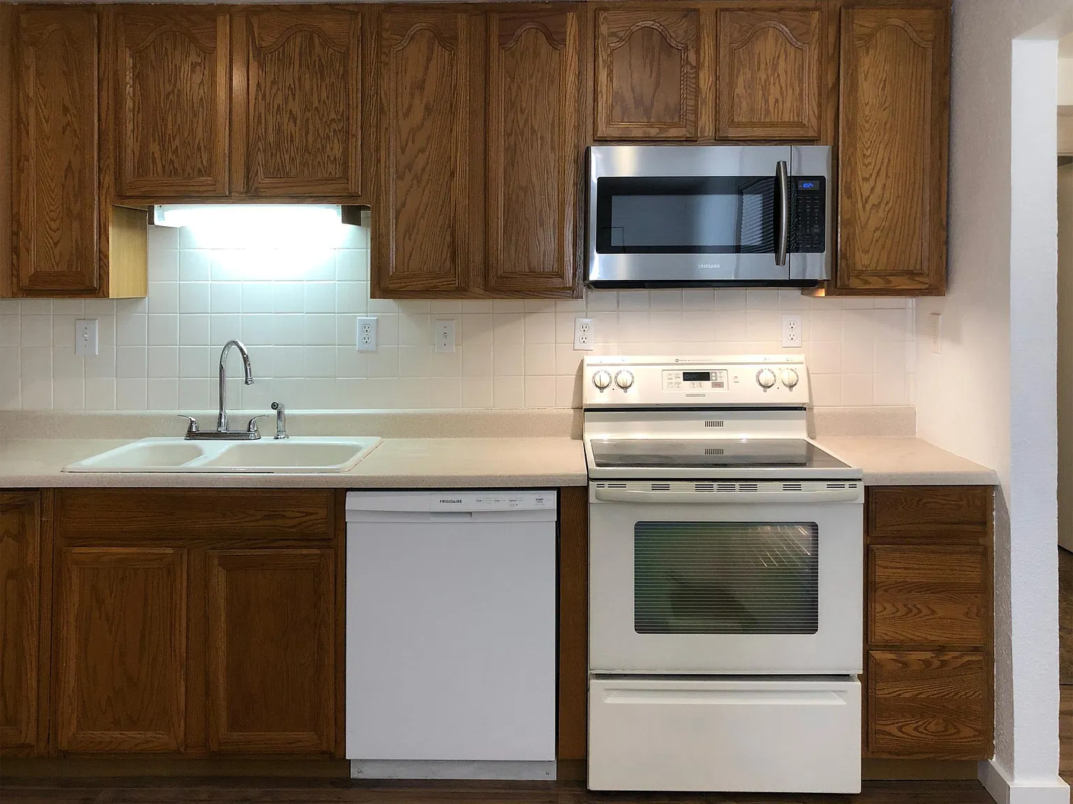 130 Maple Ave — Photo 2