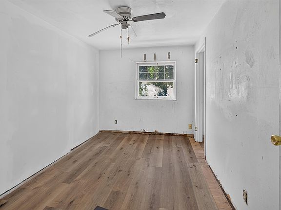 3rd image of 208 N Superior St