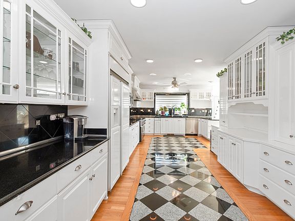 2nd image of 739 Aberdeen Dr