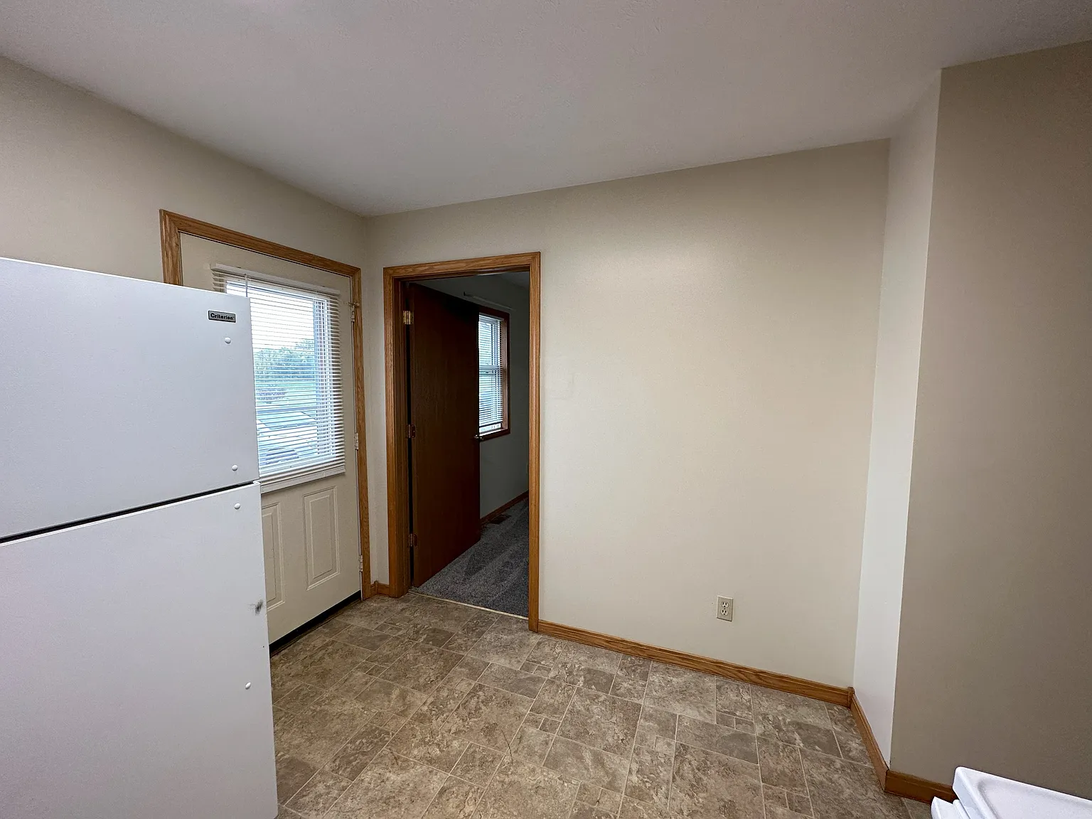 2 bed, $825 — Photo 2