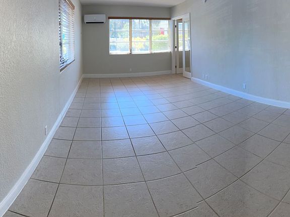3rd image of 1931 NE 51st St APT 1