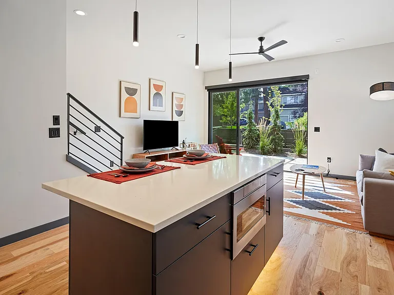 36 SW Roosevelt Ave — Photo 11