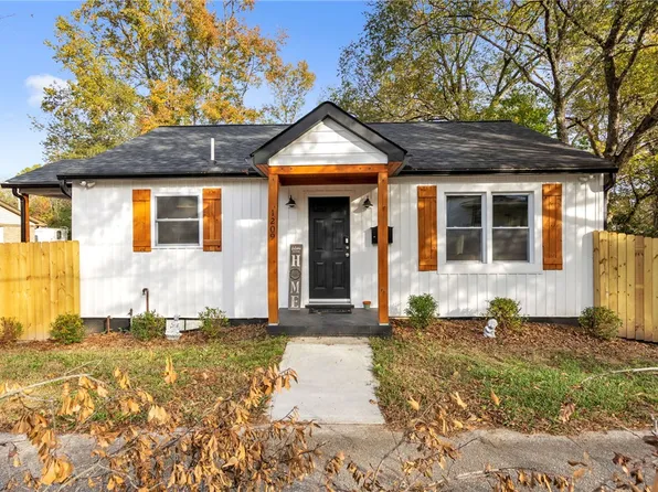 1209 S Bell St, Clinton, SC 29325