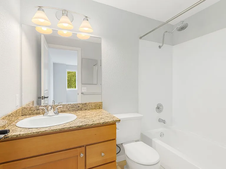10152 NE 137th Pl — Photo 12