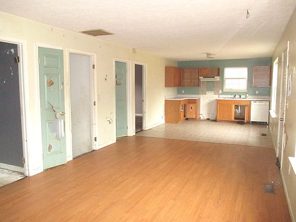 4th image of 36927 Pratt Rd