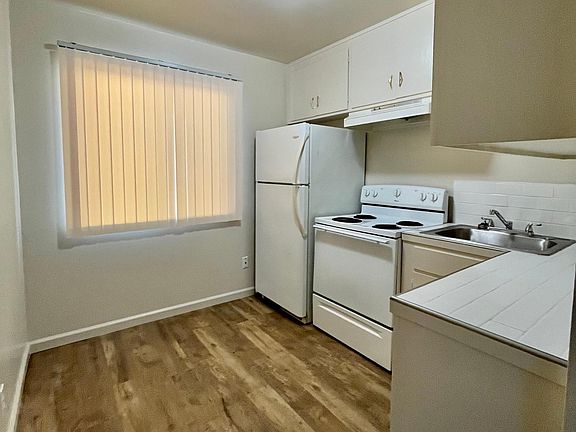 4th image of 5590 Clovercrest Dr #22