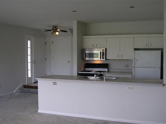 4th image of 758 Geneva National Ave N #611