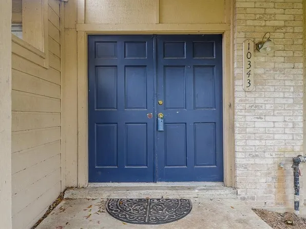 10343 Huntington Place Dr #343, Houston, TX 77099