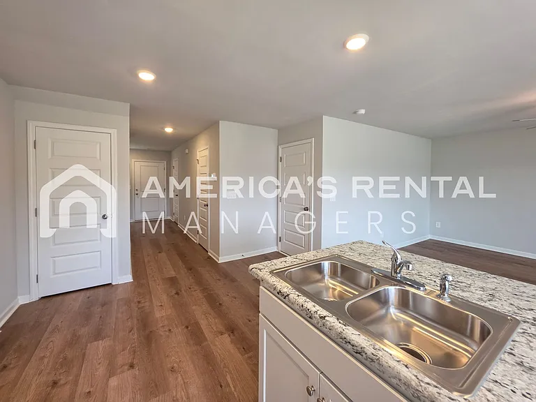 4115 Hudson Rd — Photo 14