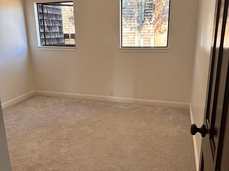 1412 Henry St — Photo 5