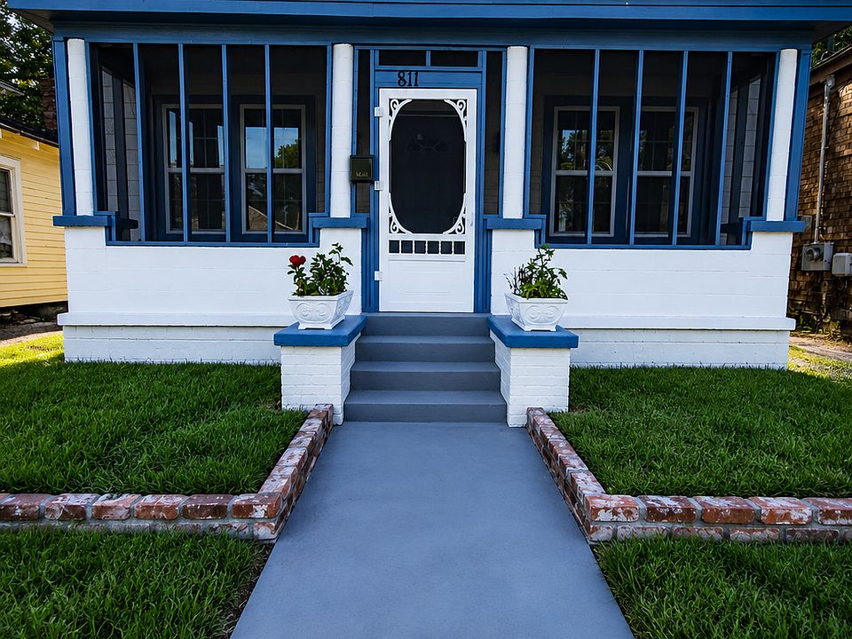 1st image of 811 Elliott Ave
