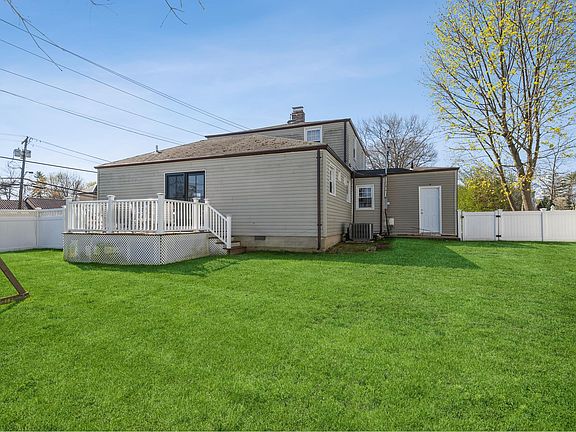 3rd image of 5 Hillturn Ln