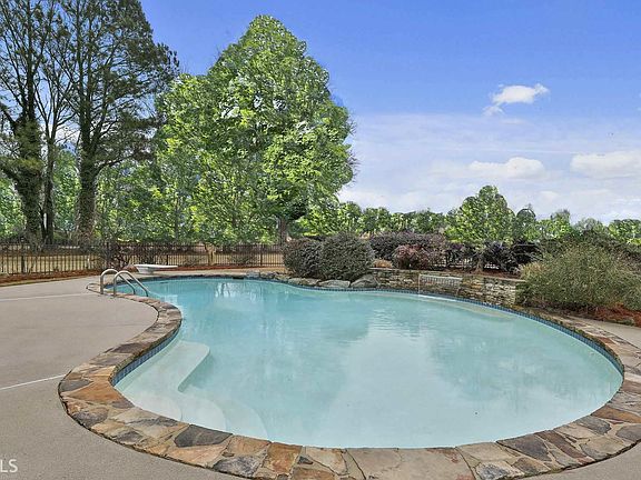 3rd image of 660 Birkdale Dr
