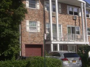 21201 41st Ave, Bayside, NY 11361