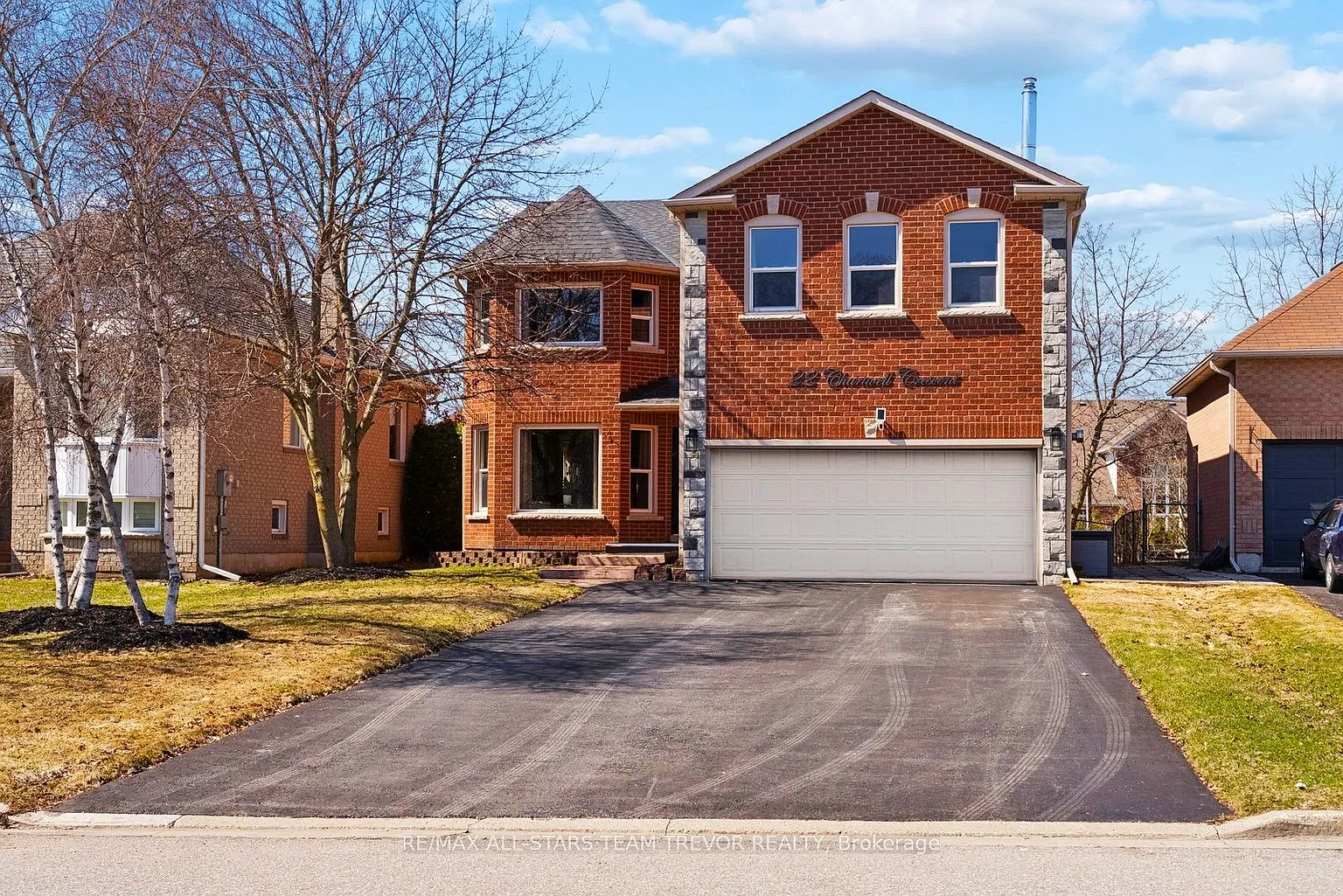 22 Chartwell Cres photo 1