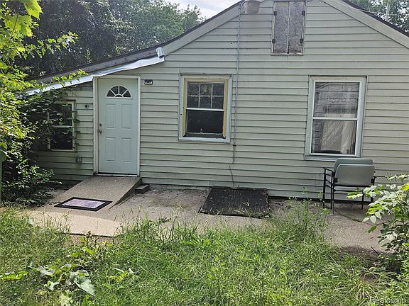 4th image of 1334 Marquette St