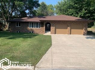 220 W Riverview Dr, Algona, IA 50511