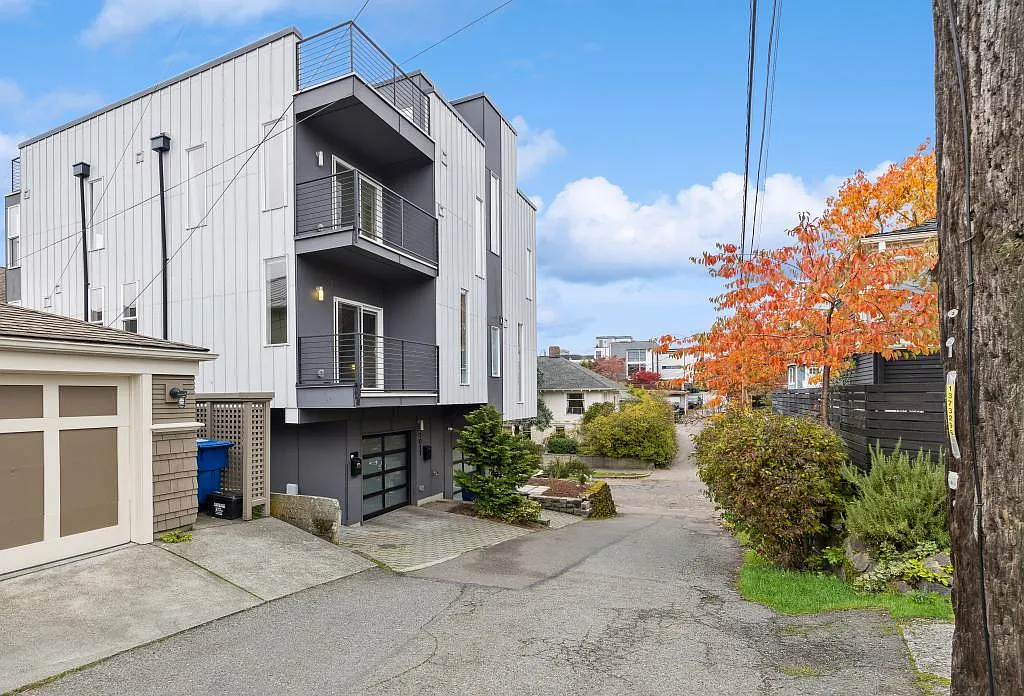 1017 W. Crockett St. - 3 bedrooms — Photo 1