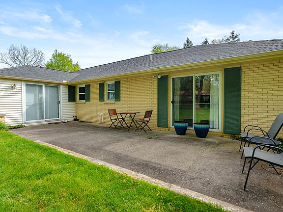 3rd image of 7702 Hunters Ridge Dr