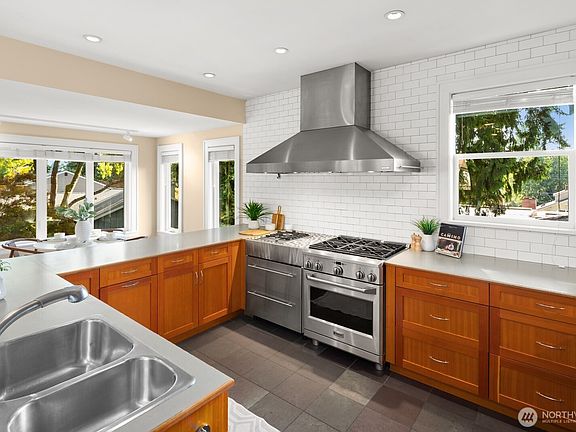 5th image of 3825 NE 115th Street