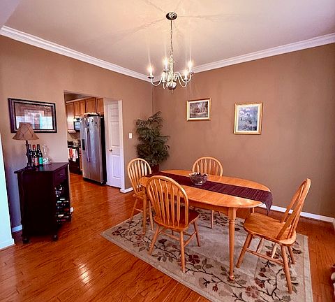 3rd image of 10715 Blackthorn Ln