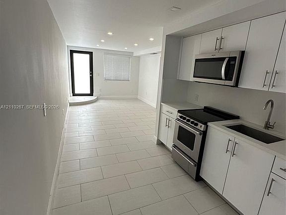 4th image of 536 SW 7th St APT 2