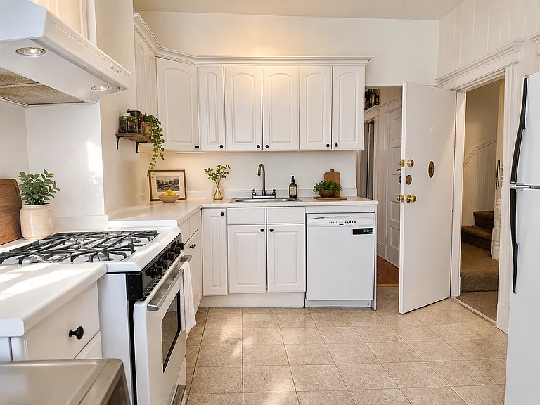 8 Grove St #3 — Photo 3