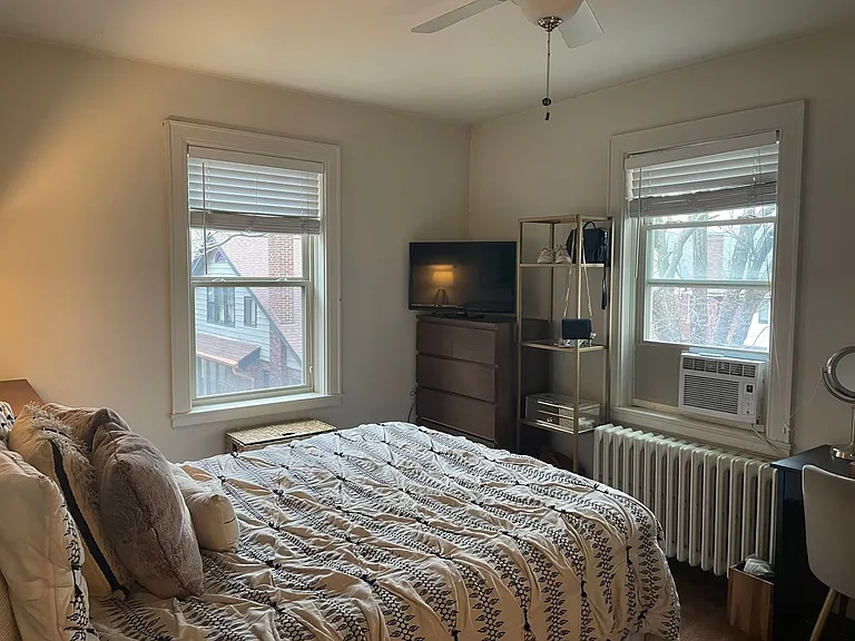 2558 Madison — Photo 76