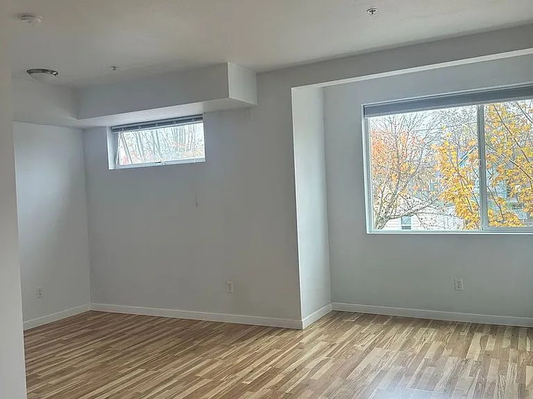 491 W 8th Ave — Photo 10